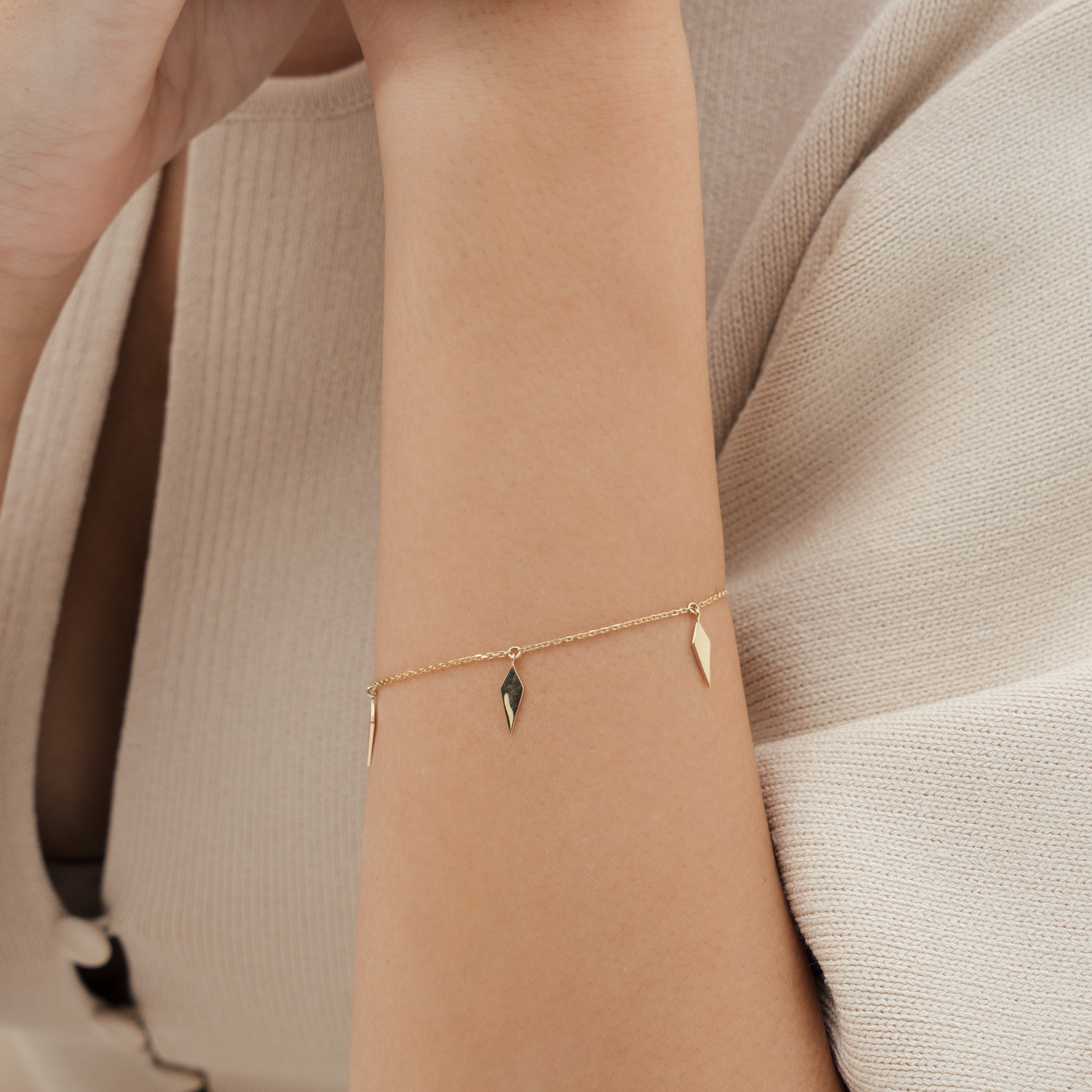 Essence Bracelet - Yellow Gold lifestyle#Metal Colour_Yellow Gold