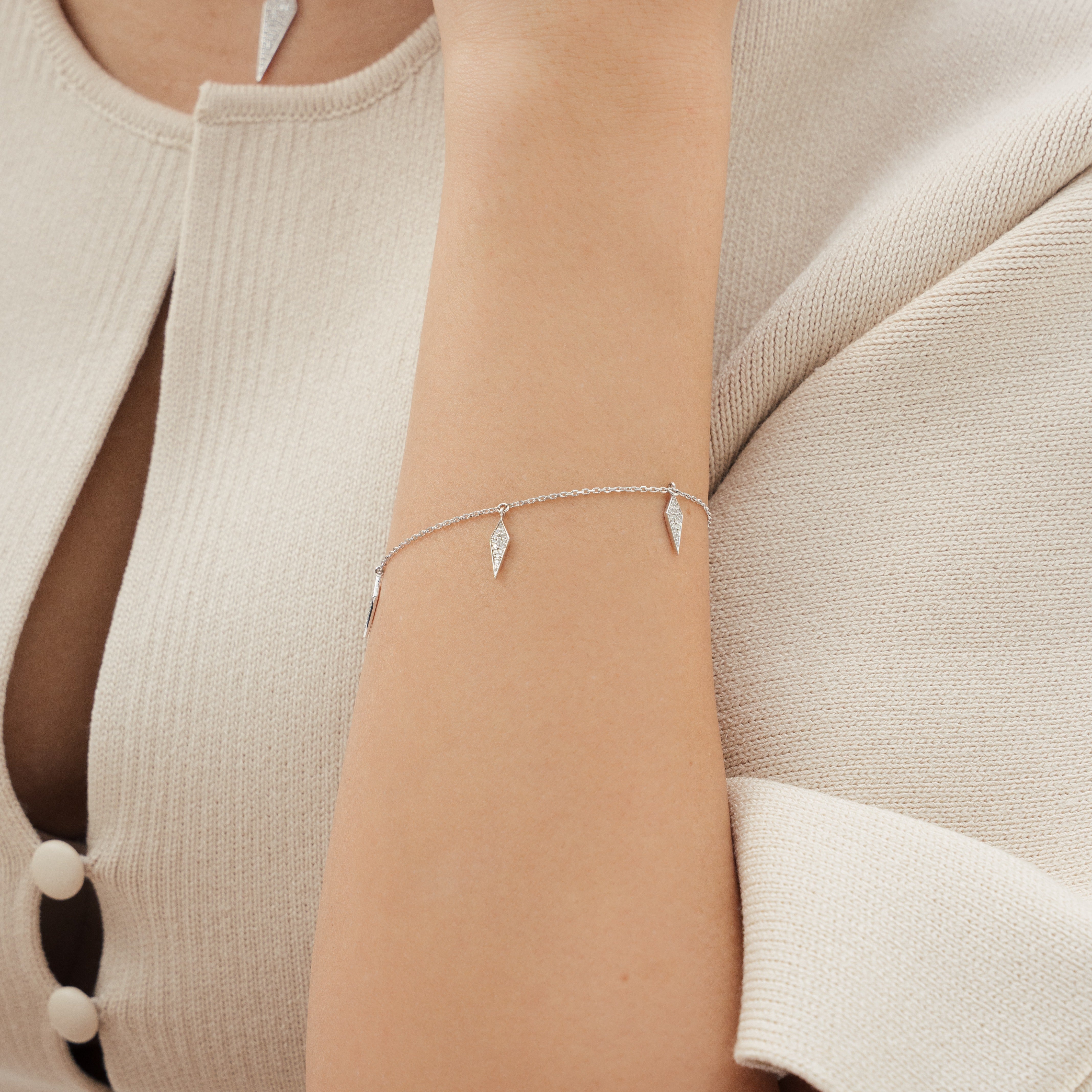 Lustre Bracelet - Yellow Gold lifestyle#Metal Colour_Yellow Gold